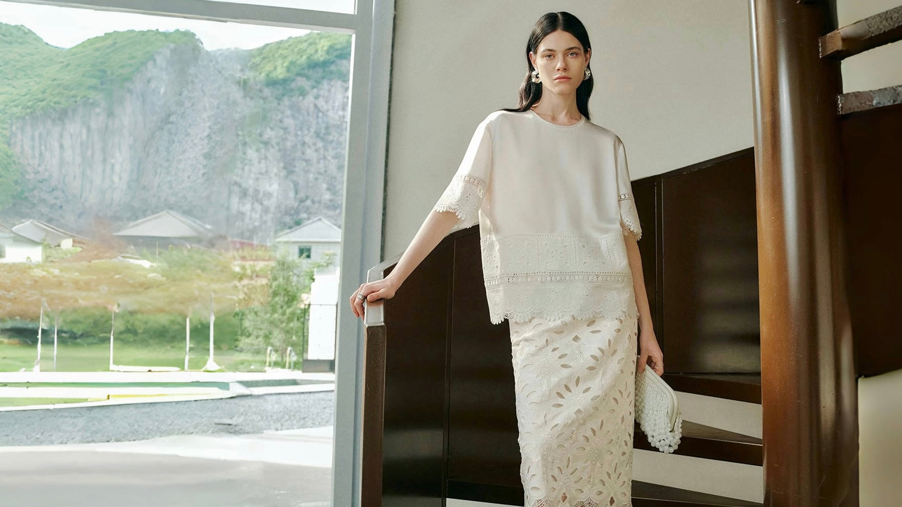 A Season of Soft Sunlight and Subtle Grace